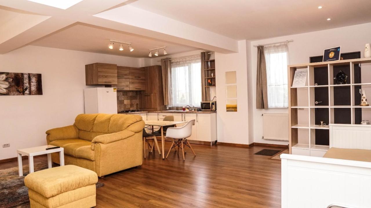 Tracia By Pipera Apts.